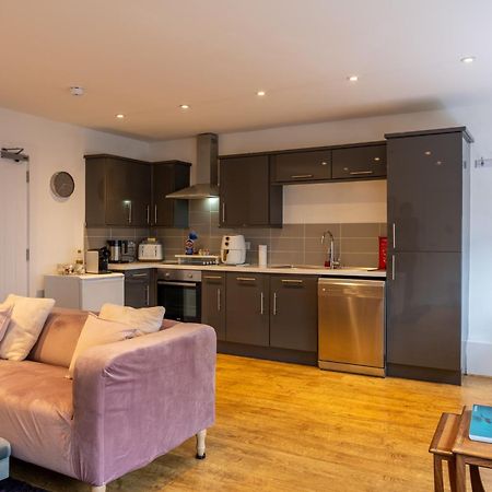 Cute 1 Bed Apartment 2 Mins From The Sea - Sleeps 4, Flat 8 The Gables, Church Street, Лайм-Реджис Экстерьер фото