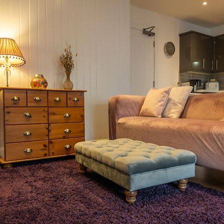 Cute 1 Bed Apartment 2 Mins From The Sea - Sleeps 4, Flat 8 The Gables, Church Street, Лайм-Реджис Экстерьер фото