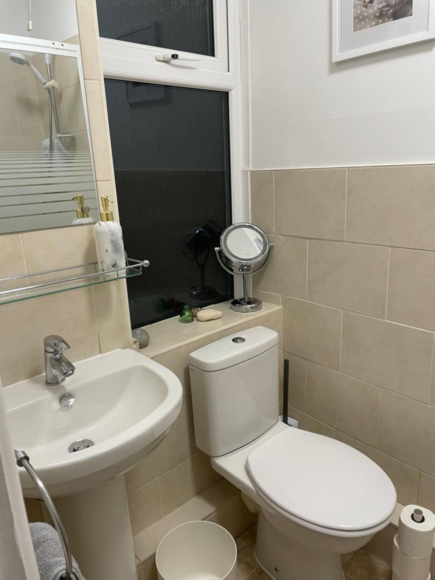 Cute 1 Bed Apartment 2 Mins From The Sea - Sleeps 4, Flat 8 The Gables, Church Street, Лайм-Реджис Экстерьер фото