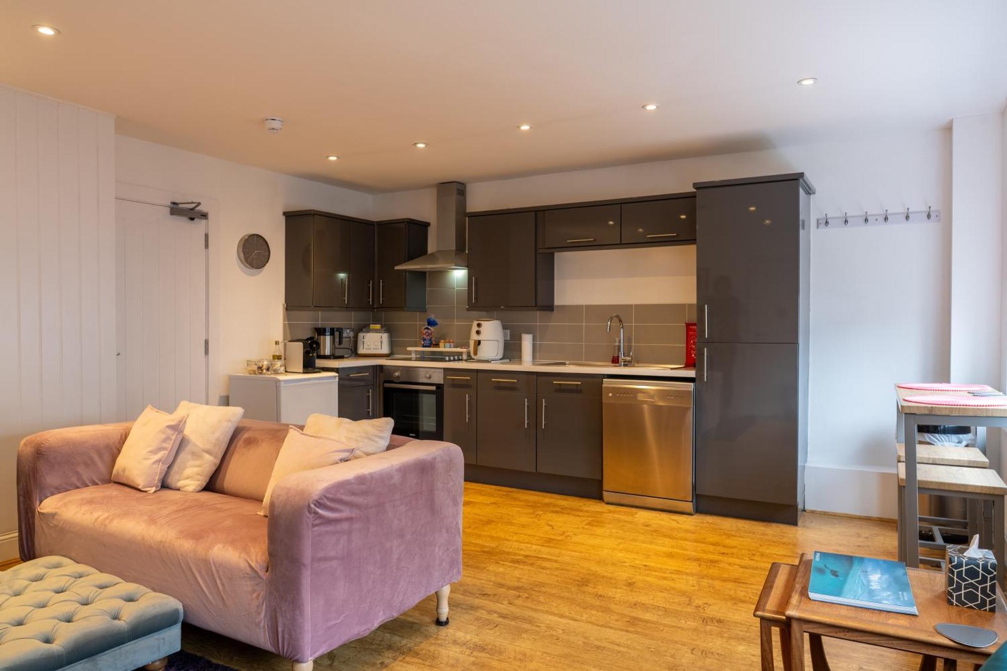 Cute 1 Bed Apartment 2 Mins From The Sea - Sleeps 4, Flat 8 The Gables, Church Street, Лайм-Реджис Экстерьер фото
