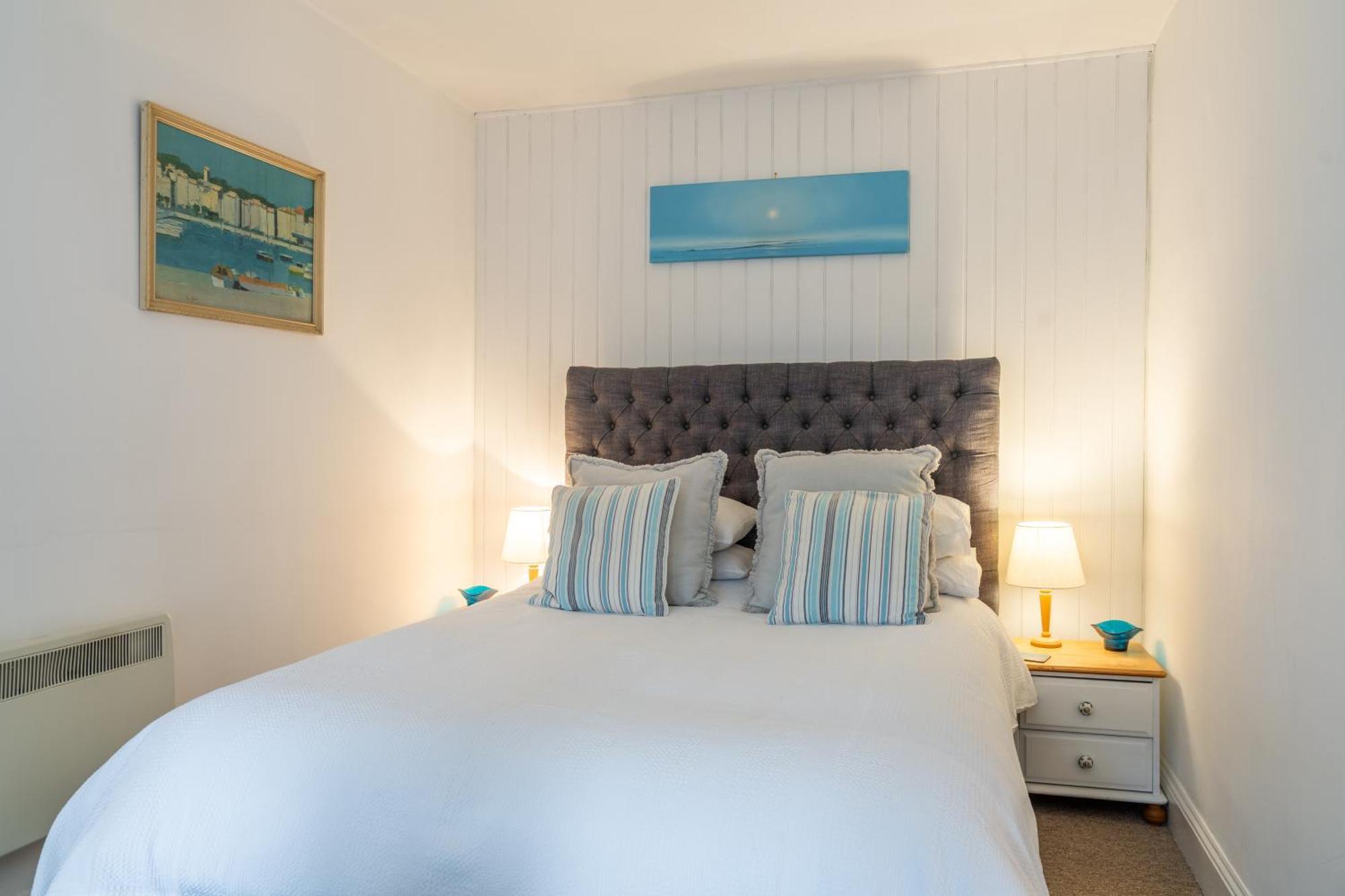 Cute 1 Bed Apartment 2 Mins From The Sea - Sleeps 4, Flat 8 The Gables, Church Street, Лайм-Реджис Экстерьер фото